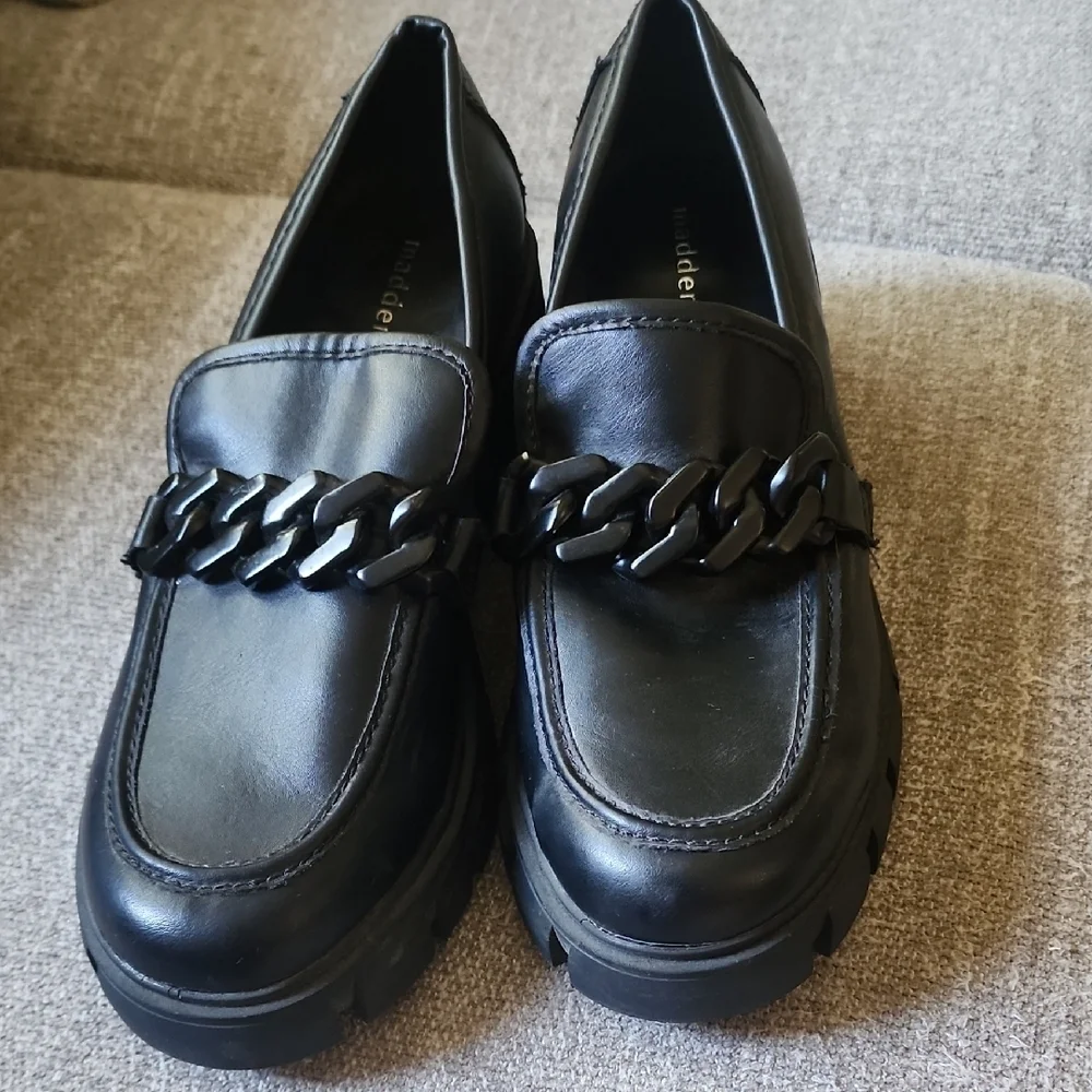 Madden Girl Black Chunky Y2K Penny Loafers w/ Chain Detail Preppy Goth